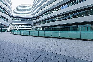 即时战术潜行游戏《疯狂之石》新预告 2025年发售